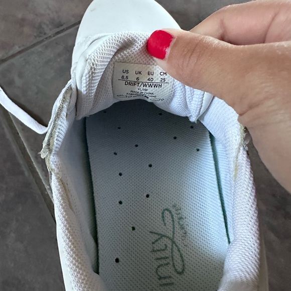 Infinity Shoes - Picture 3 of 3